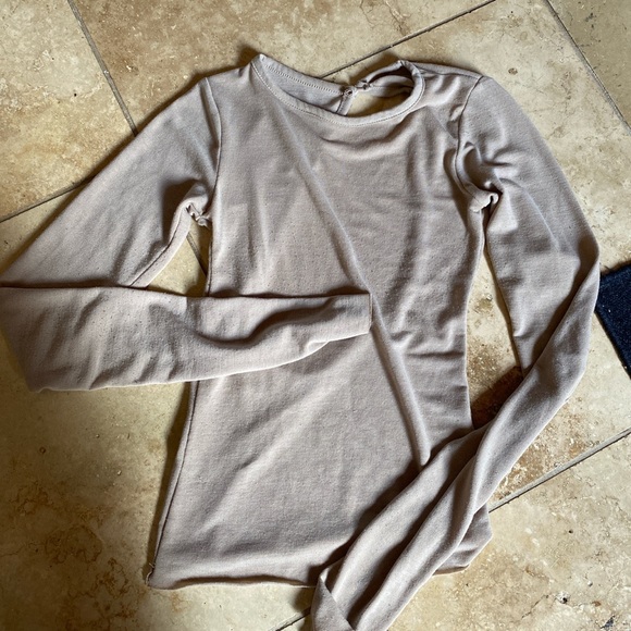 Style Addict Backless Top - Picture 4 of 5